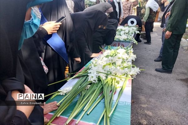 برگزاری مراسم گرامیداشت شهدا در اداره آموزش و پرورش ملارد