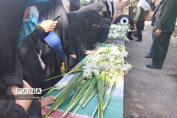 برگزاری مراسم گرامیداشت شهدا در اداره آموزش و پرورش ملارد