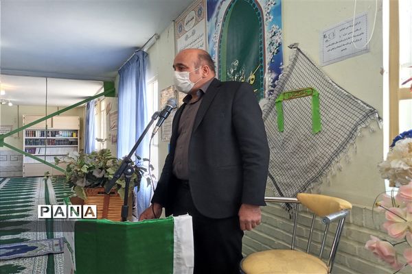 زنگ نماز به مناسبت آغاز سال تحصیلی جدید و هفته دفاع مقدس در دبیرستان نمونه دولتی‌ امام خامنه ای