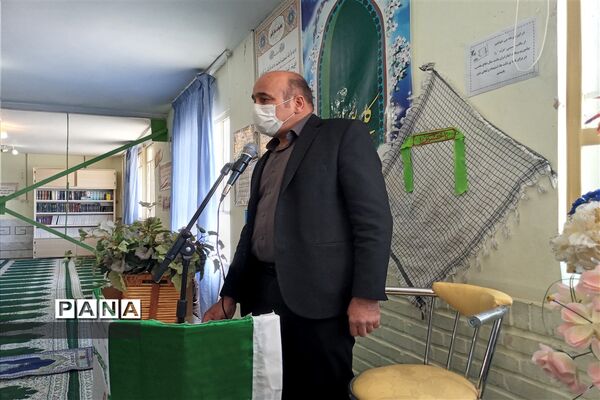زنگ نماز به مناسبت آغاز سال تحصیلی جدید و هفته دفاع مقدس در دبیرستان نمونه دولتی‌ امام خامنه ای