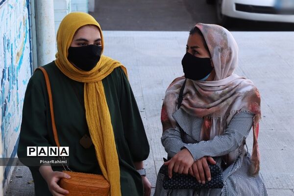 واکسینه شدن دانش آموزان در مراکز واکسیناسیون آموزش و پرورش
