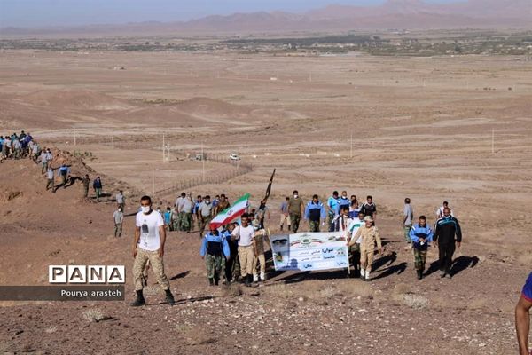 برگزاری همایش کوه‌پیمایی در مرکزآموزش ۰۴ امام رضا(ع) نزاجا به مناسبت هفته دفاع مقدس