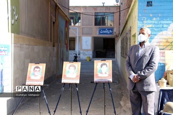 نواختن زنگ ایثار ومقاوت دردبیرستان شیخ هادی هادوی بیرجند