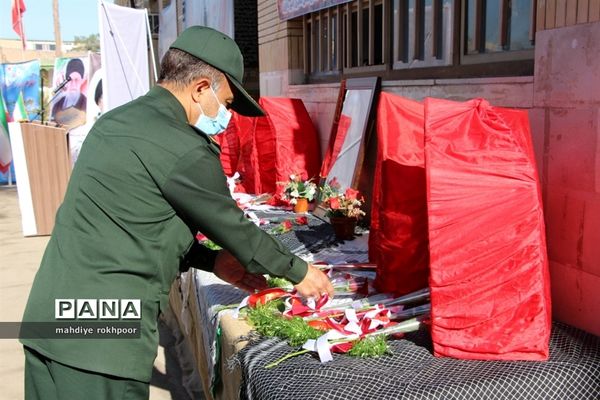 نواختن زنگ ایثار ومقاوت دردبیرستان شیخ هادی هادوی بیرجند