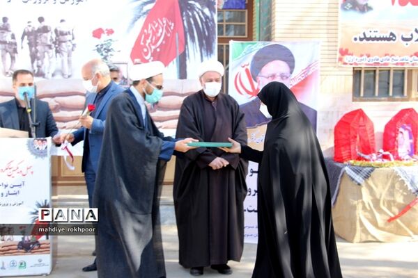 نواختن زنگ ایثار ومقاوت دردبیرستان شیخ هادی هادوی بیرجند