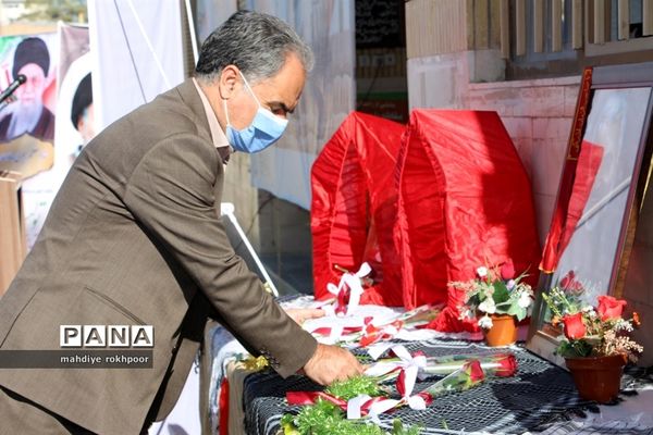 نواختن زنگ ایثار ومقاوت دردبیرستان شیخ هادی هادوی بیرجند