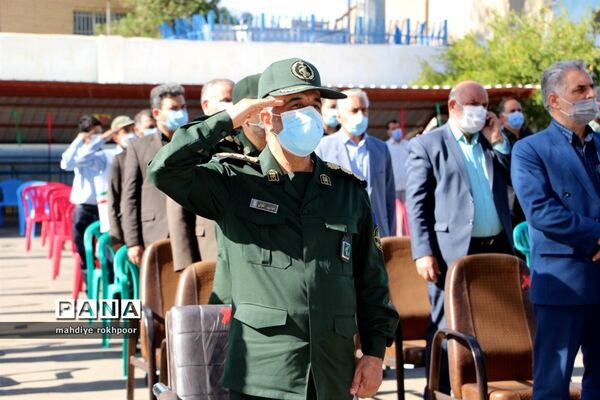 نواختن زنگ ایثار ومقاوت دردبیرستان شیخ هادی هادوی بیرجند