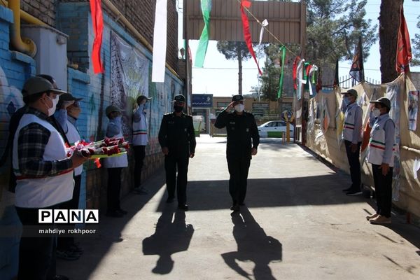 نواختن زنگ ایثار ومقاوت دردبیرستان شیخ هادی هادوی بیرجند