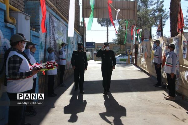 نواختن زنگ ایثار ومقاوت دردبیرستان شیخ هادی هادوی بیرجند