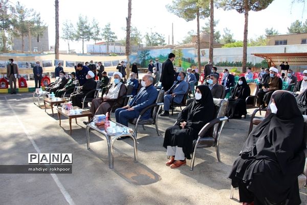 نواختن زنگ ایثار ومقاوت دردبیرستان شیخ هادی هادوی بیرجند