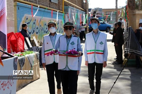 نواختن زنگ ایثار ومقاوت دردبیرستان شیخ هادی هادوی بیرجند