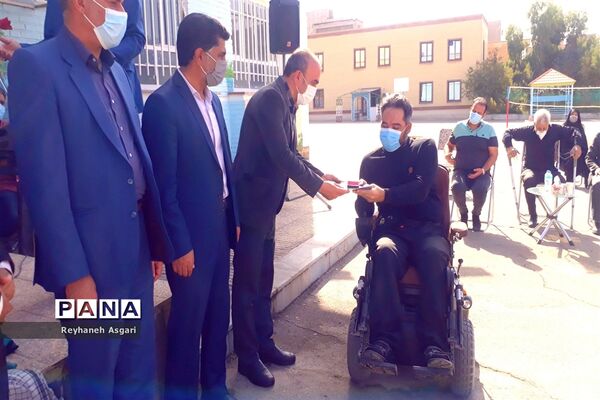 مراسم آیین نواختن زنگ ایثار و مقاومت در قرچک