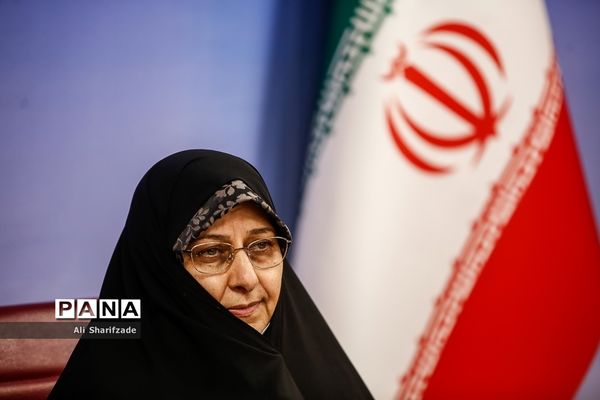 نشست معاون امور زنان رئیس جمهوری با خانواده ایثارگران و شهدا