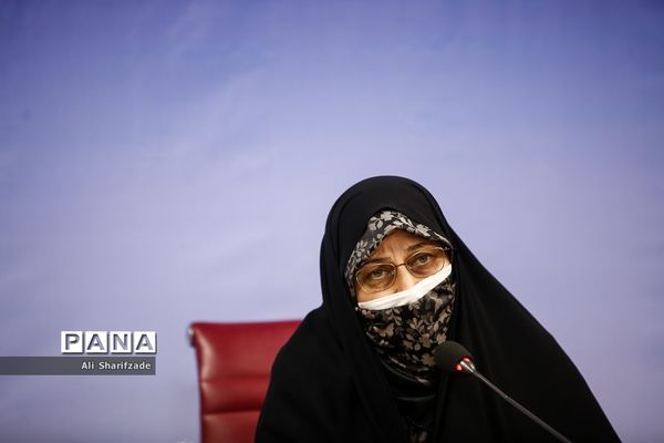 نشست معاون امور زنان رئیس جمهوری با خانواده ایثارگران و شهدا