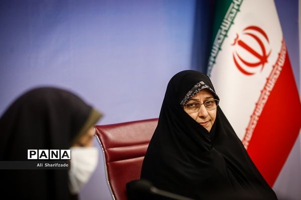 نشست معاون امور زنان رئیس جمهوری با خانواده ایثارگران و شهدا