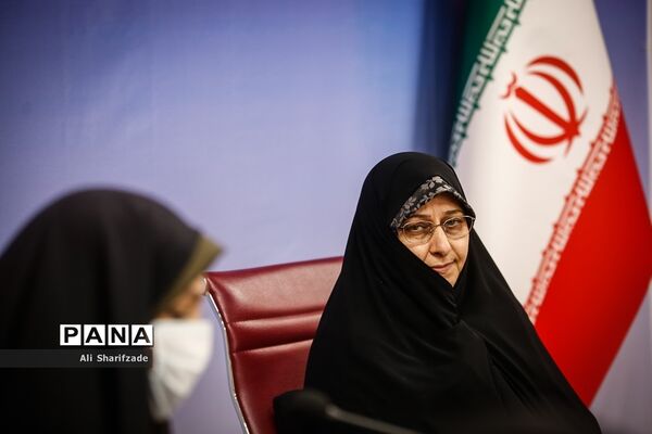 نشست معاون امور زنان رئیس جمهوری با خانواده ایثارگران و شهدا