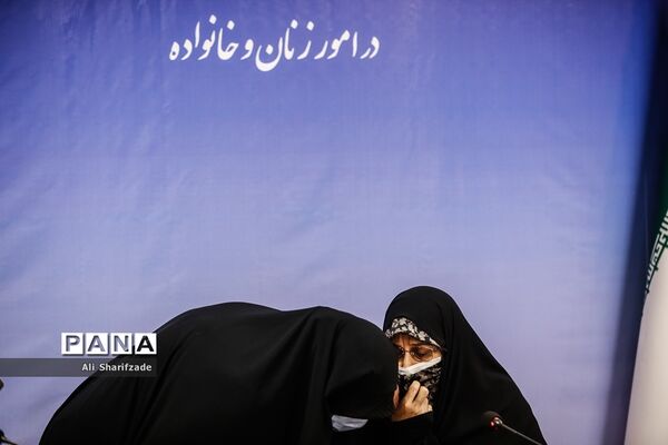 نشست معاون امور زنان رئیس جمهوری با خانواده ایثارگران و شهدا