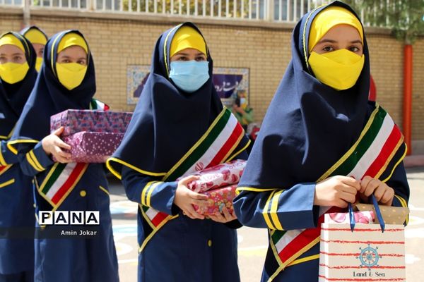 پویش مهر عاطفه‌ها همزمان با سراسر کشور در مدارس استان فارس