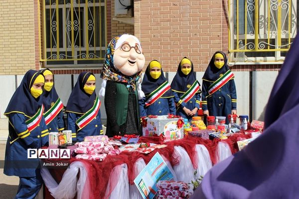 پویش مهر عاطفه‌ها همزمان با سراسر کشور در مدارس استان فارس