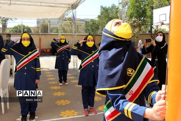 پویش مهر عاطفه‌ها همزمان با سراسر کشور در مدارس استان فارس