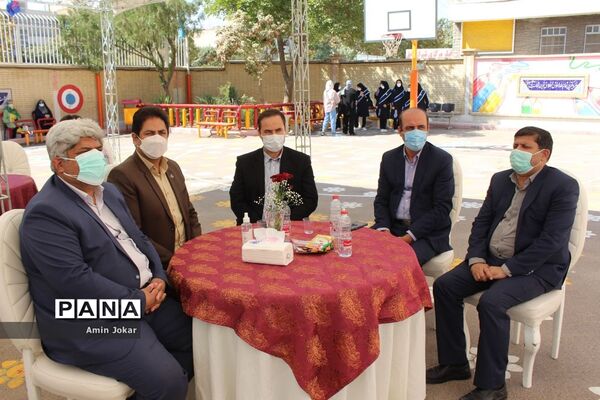 پویش مهر عاطفه‌ها همزمان با سراسر کشور در مدارس استان فارس