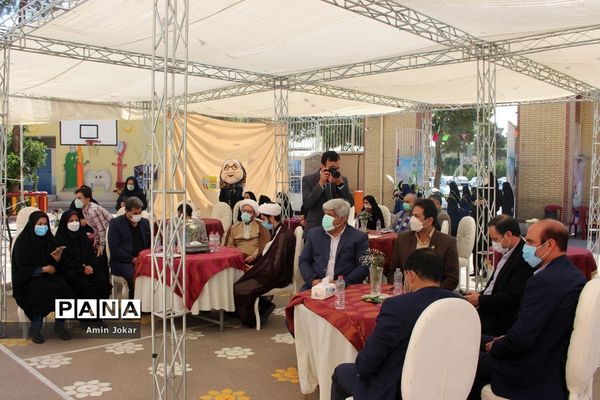 پویش مهر عاطفه‌ها همزمان با سراسر کشور در مدارس استان فارس