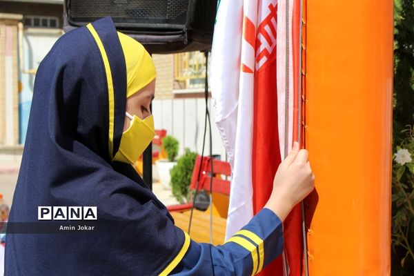 پویش مهر عاطفه‌ها همزمان با سراسر کشور در مدارس استان فارس