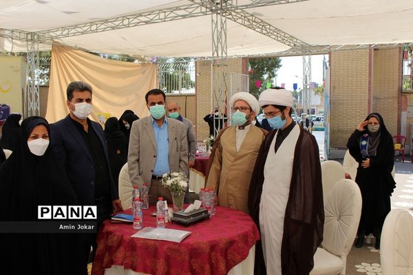 پویش مهر عاطفه‌ها همزمان با سراسر کشور در مدارس استان فارس