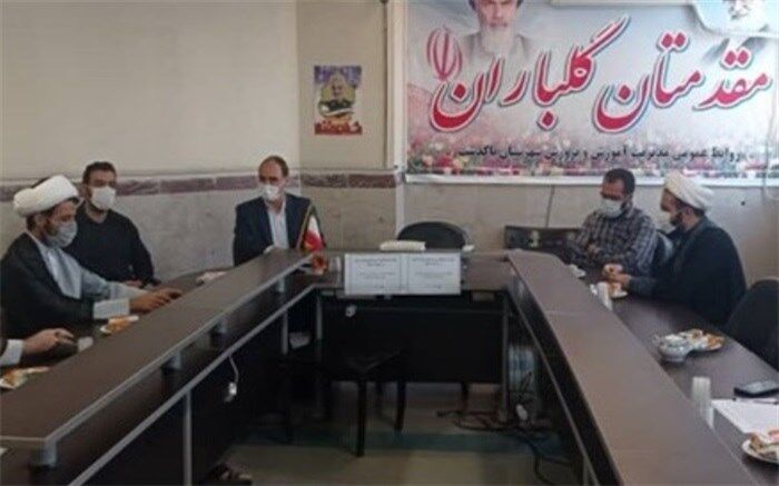 ۸ روحانی به سوالات دینی دانش‌آموزان پاکدشتی پاسخ می‌دهند
