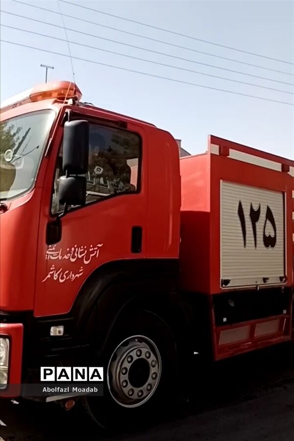 همزمان با هفتم مهرماه ماه از آتش نشانان کاشمر تجلیل شد