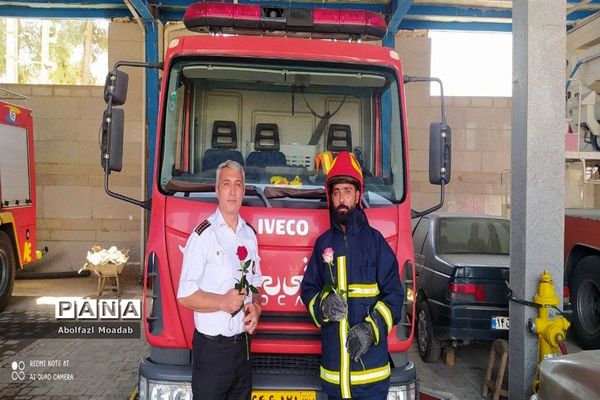 همزمان با هفتم مهرماه ماه از آتش نشانان کاشمر تجلیل شد