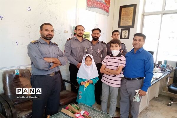 همزمان با هفتم مهرماه ماه از آتش نشانان کاشمر تجلیل شد
