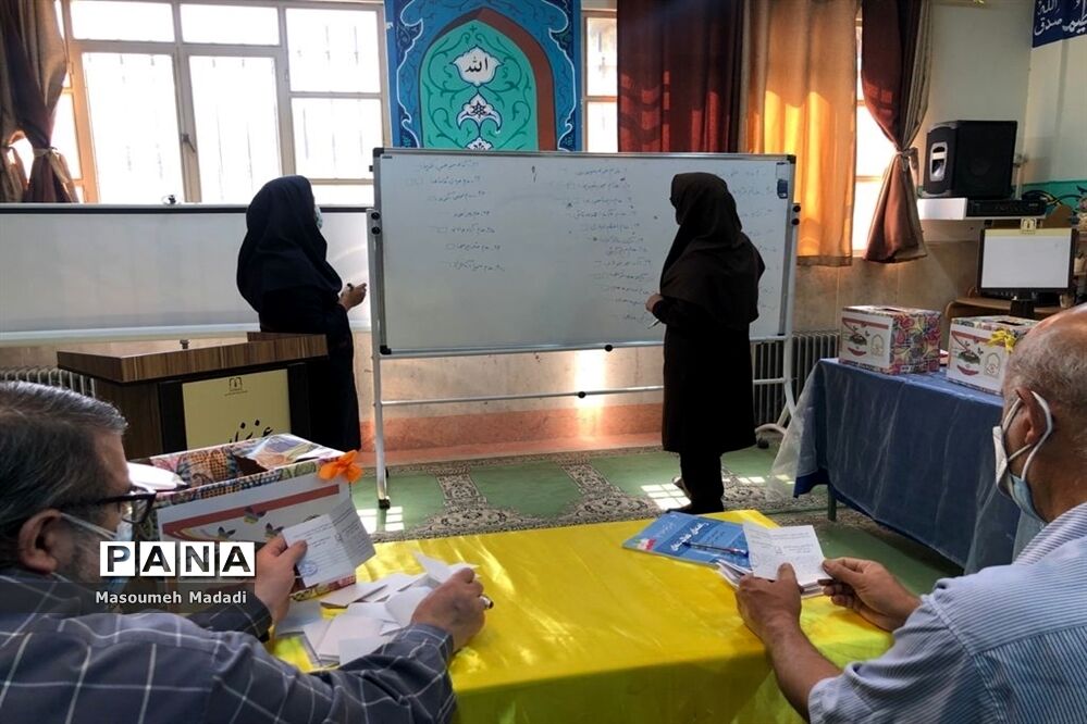 برگزاری پویش مهر عاطفه ها و انتخابات انجمن اولیا و مربیان در دبیرستان قلم چی کرج