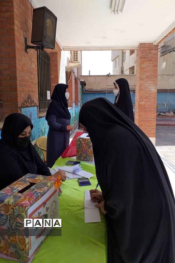 برگزاری پویش مهر عاطفه ها و انتخابات انجمن اولیا و مربیان در دبیرستان قلم چی کرج