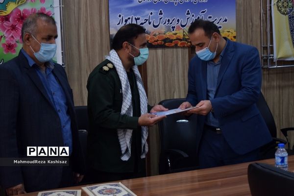 تقدیر از خانواده شهدا، آزادگان، جانبازان و رزمندگان هشت سال دفاع مقدس