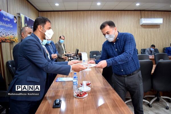 تقدیر از خانواده شهدا، آزادگان، جانبازان و رزمندگان هشت سال دفاع مقدس