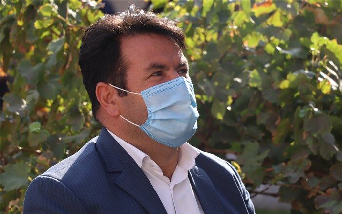 هنرمندان صرفا تماشاگر کاستی‌ها هستند