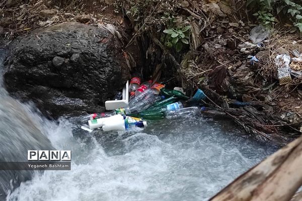 پراکندگی زباله در روستای گردشگری  ونایی بروجرد
