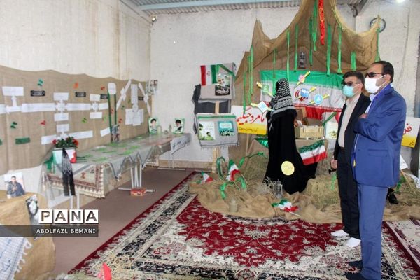 نمایشگاه «جلوه‌های دفاع مقدس» در دبیرستان شبانه‌روزی کهک