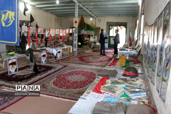 نمایشگاه «جلوه‌های دفاع مقدس» در دبیرستان شبانه‌روزی کهک