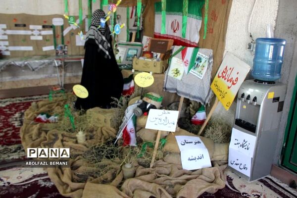 نمایشگاه «جلوه‌های دفاع مقدس» در دبیرستان شبانه‌روزی کهک