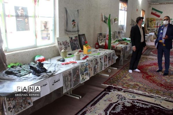 نمایشگاه «جلوه‌های دفاع مقدس» در دبیرستان شبانه‌روزی کهک