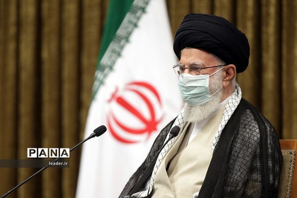 ارتباط تصویری رهبر معظم انقلاب با مراسم مشترک دانش‌آموختگی دانشگاه‌های افسری نیروهای مسلح در دانشگاه امام حسین(ع)