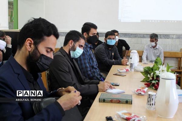 جلسه هم‌اندیشی مربیان پیشتاز مدارس شهرستان کهک