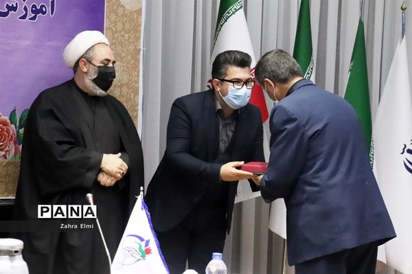 آیین تجلیل از رزمندگان و جانبازان فرهنگی آموزش و پرورش استان آذربایجان شرقی