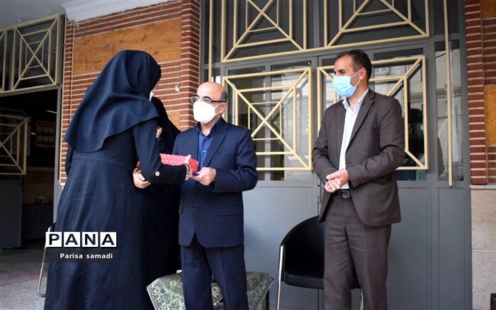 تقدیر از مدال آوران المپیاد علمی - ادبی دبیرستان  دخترانه فرهنگ منطقه ۱۳ شهر تهران