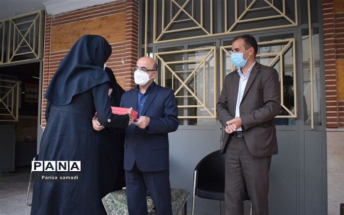 تقدیر از مدال آوران المپیاد علمی - ادبی دبیرستان  دخترانه فرهنگ منطقه ۱۳ شهر تهران