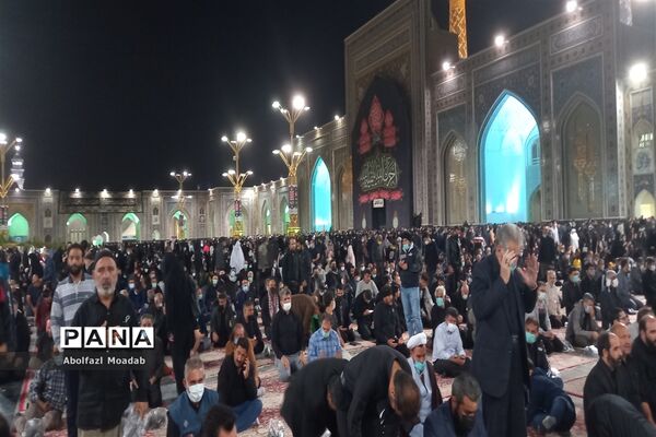 حال و هوای صحن حرم امام رضا (ع) در شب رحلت پیامبر (ص)  و شهادت امام حسن مجتبی (ع)