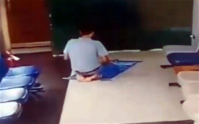 فوت  جوان  در هنگام نماز / فیلم