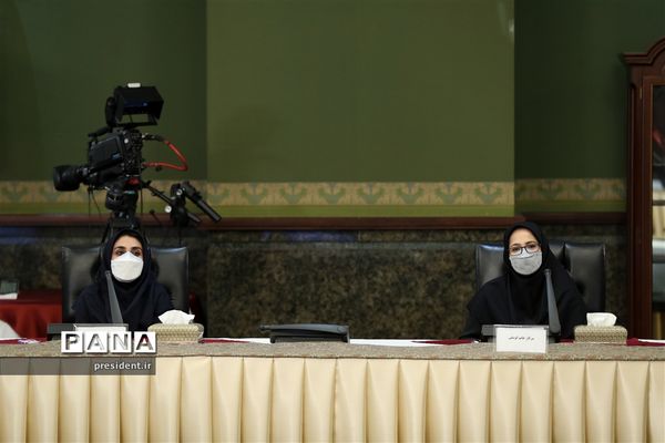 نشست رییس جمهور با وزیر آموزش و پرورش و جمعی از معلمان برگزیده